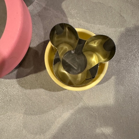 3 Piece Disney Mickey Mouse Icon Bread Cookie Cutter Metal 3 Sizes - Picture 2 of 4